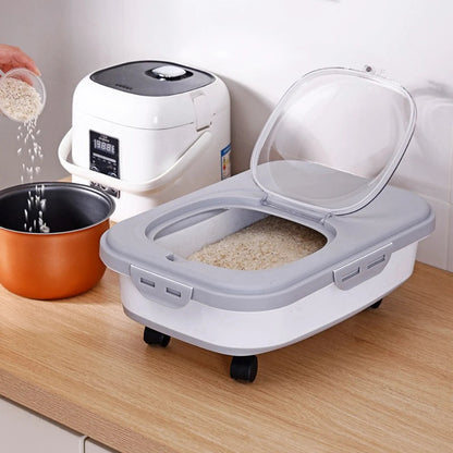 Space-Saving Foldable Food Storage Container with Large Capacity